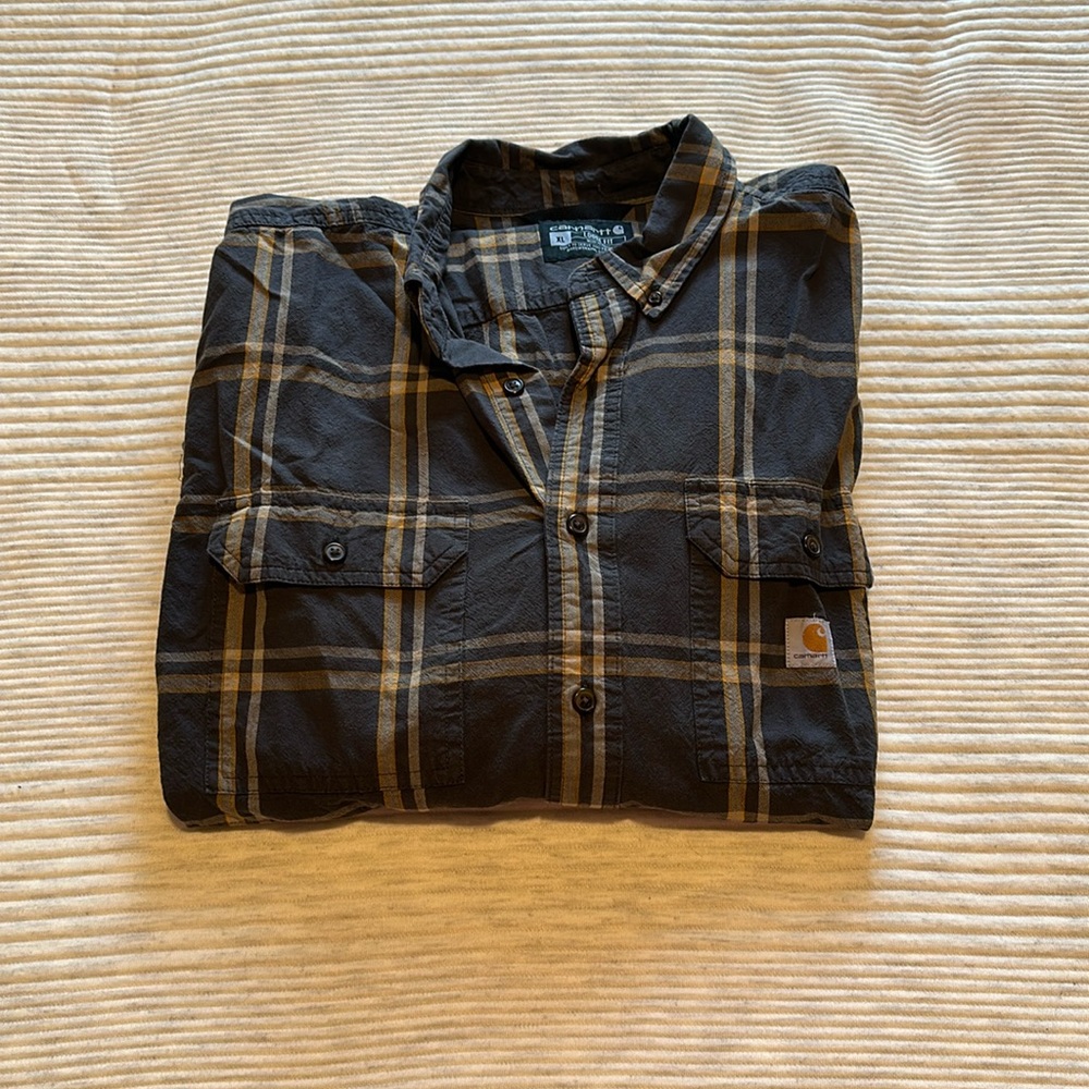 Men’s Carhartt plaid button down. Like new. XL. Loose fit.